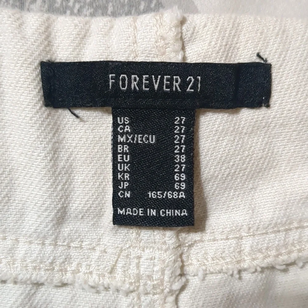 F21 Distressed Denim  Beige Shorts Women's Size 27 NWT